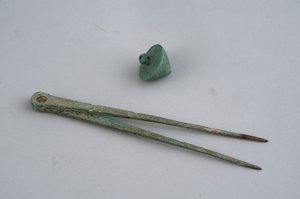 Boussole et fil à plomb